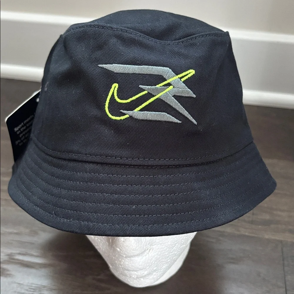 Nike Youth Bucket Hat,Sun protection,neon green Swoosh logo, 3 Brand,vent,canvas